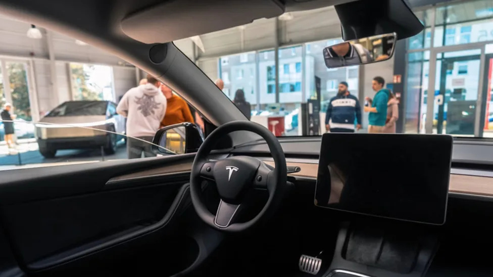 Tesla, Robotaxi, Tesla's Robotaxi Fleet Might Finally Be Driving Around Austin Unsupervised