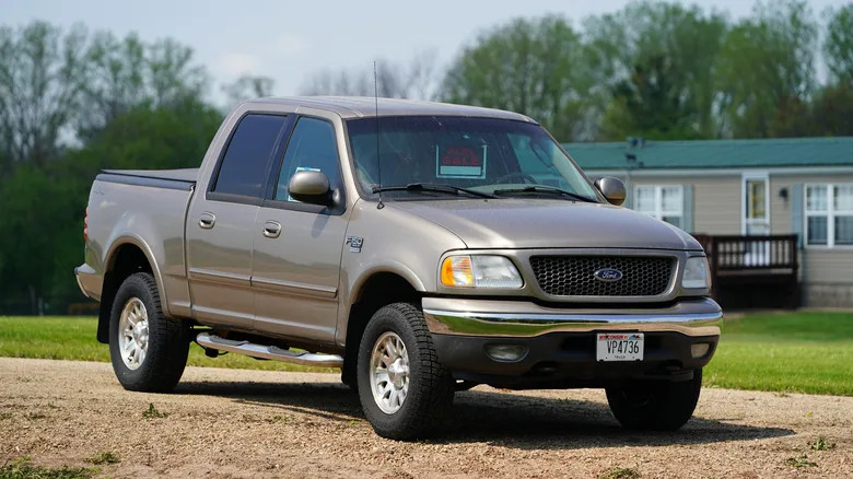 Why Is Ford's Modular 4.6-Liter 2-Valve V8 Engine So Reliable?