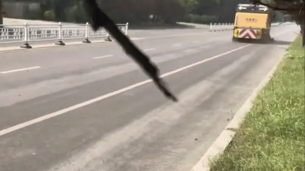 China Has Created a Road Sweeper That Can Run at 50MPH and Clear Roads in Seconds