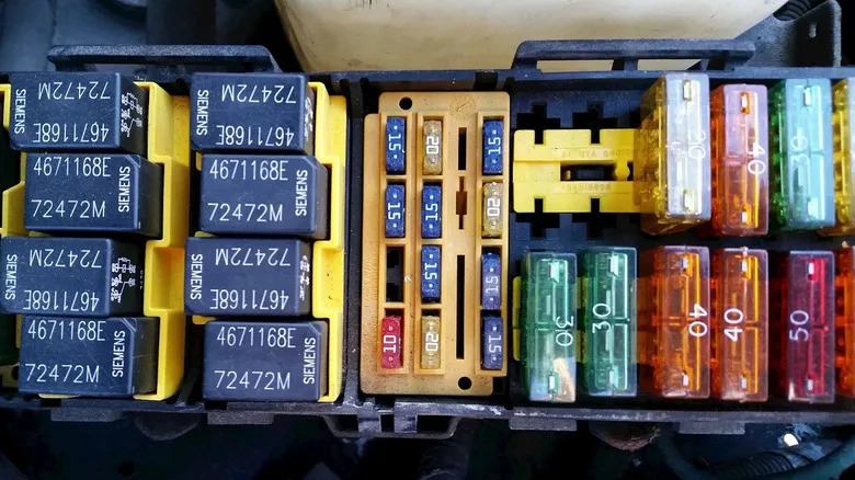 Here's How To Tell If Your Car Has A Blown Fuse, And Can You Still Drive With One?
