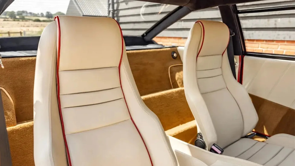 This 600-Mile Aston Martin V8 Vantage Zagato Is a Time Capsule You Can Actually Buy