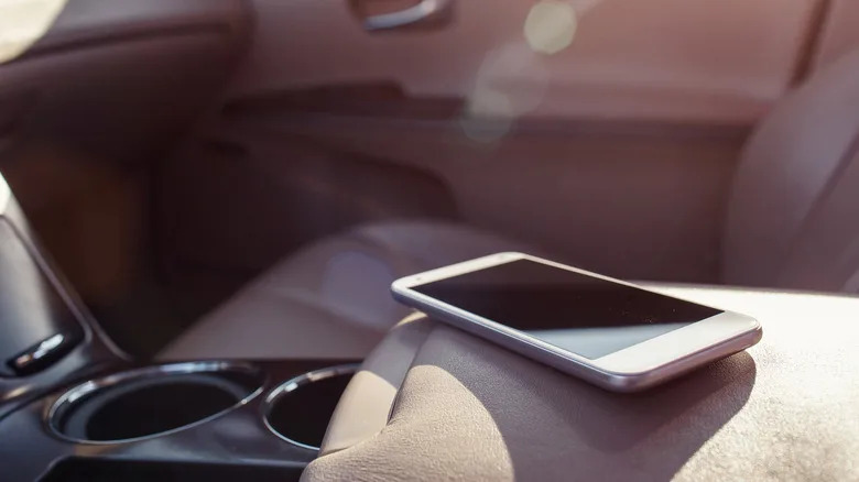 Here's Why Android Auto Is Killing Your Phone Battery