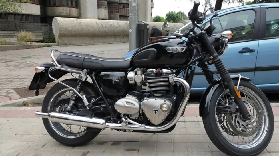 The Record-Shattering Stunt That Gave The Triumph Bonneville Its Name
