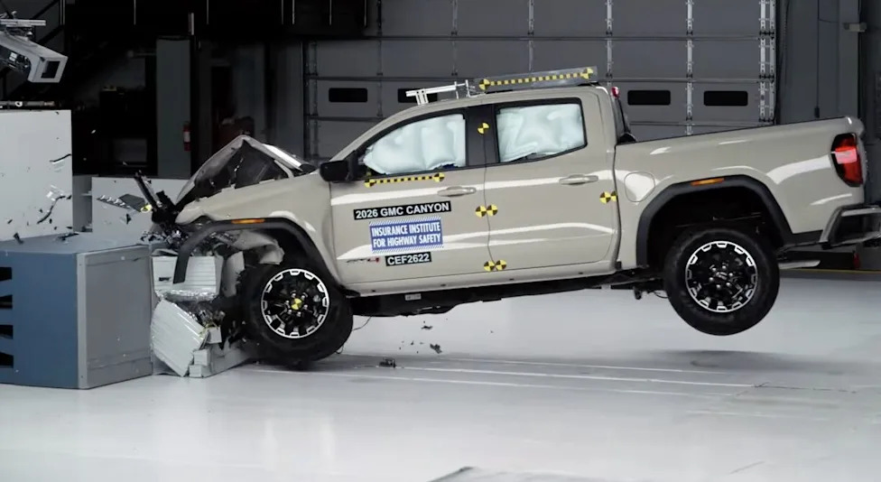 GMC, GMC Canyon 'Flunks' New Crash Test