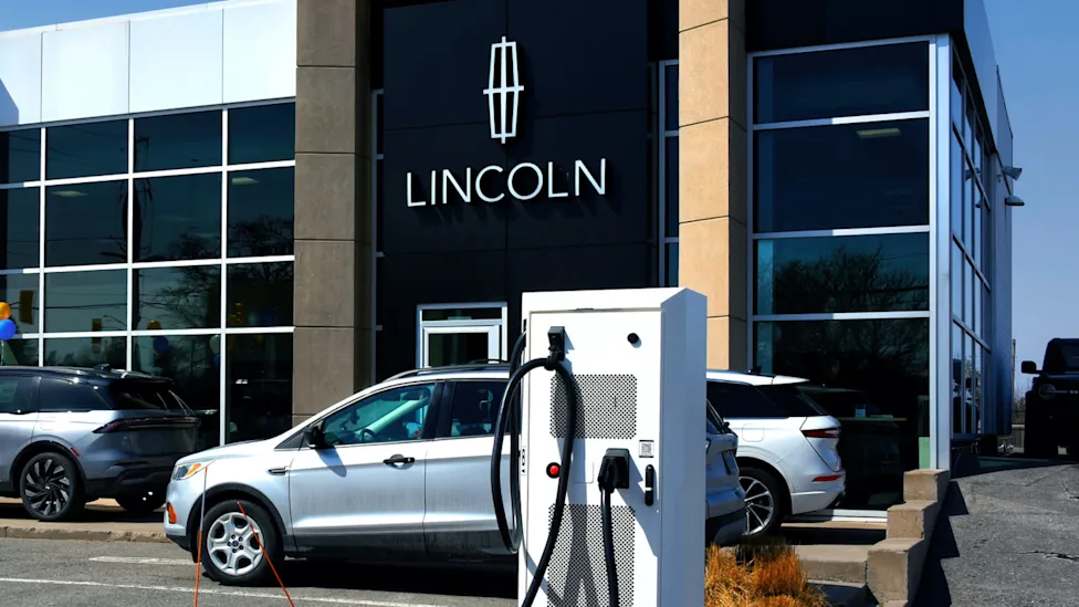 One of America's last luxury plug-in hybrids is disappearing from dealer lots