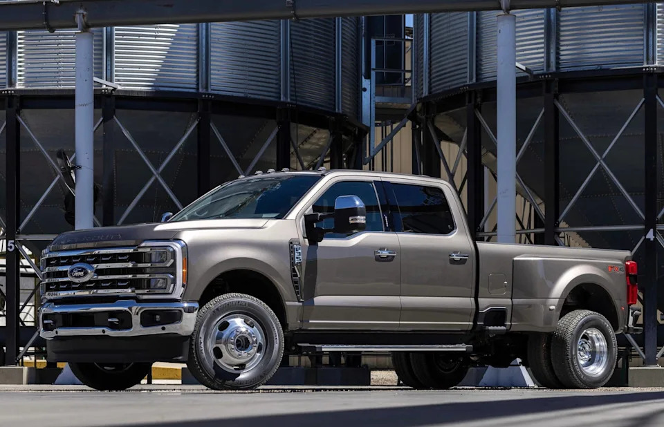 Ford's Biggest Trucks And SUVs Recalled Over Headlights That Can Fail