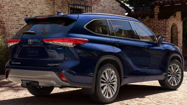 Do Toyota Highlanders Keep Their Value? What To Know About Depreciation