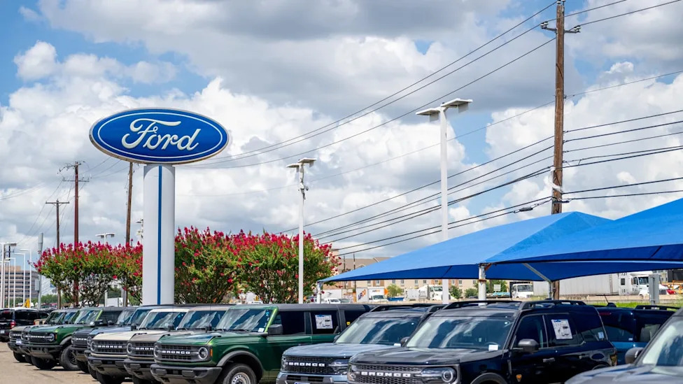 Ford, Ford Expedition, Ford recalls 548,000 Expedition SUVs over chrome console defect