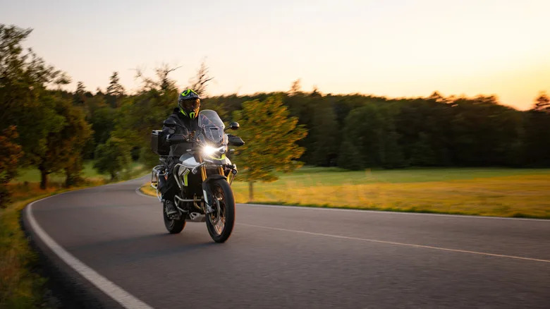 How To Avoid Wrist Pain While Riding A Motorcycle