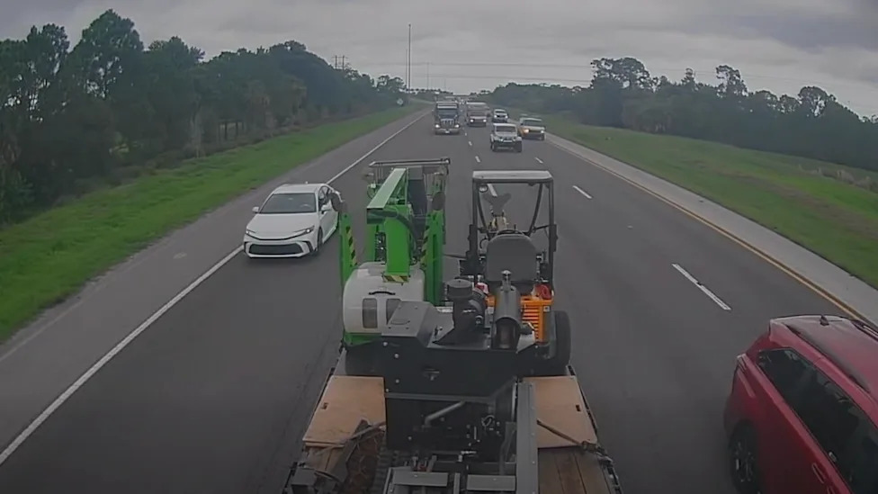 Florida Driver Flew Past an Arborist Truck on the Shoulder Just Inches Away From Heavy Machinery