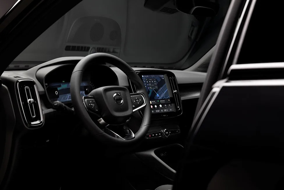2025 Volvo XC40