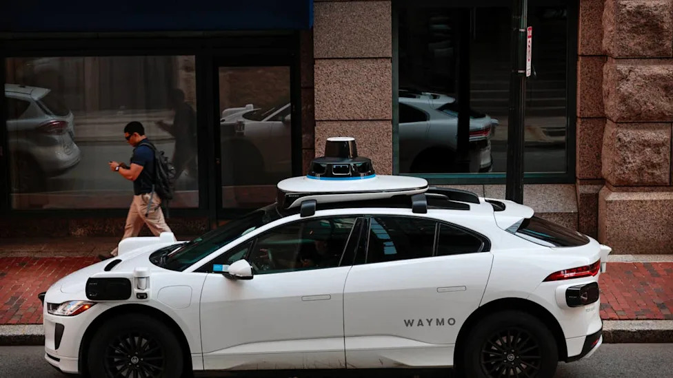 Waymo Robotaxi Helped A Burglar Escape, And Police Still Have No Suspect