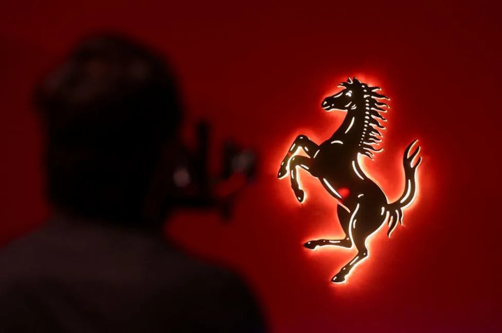 Ferrari, Ferrari appeals to traditionalists with new V12 manual gearbox limited edition