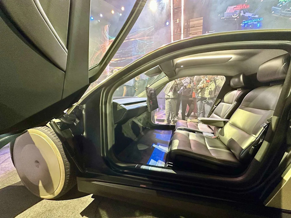 Tesla Owes NHTSA 21 Cybercab Answers Today. Zoox’s Version Took Three Years.
