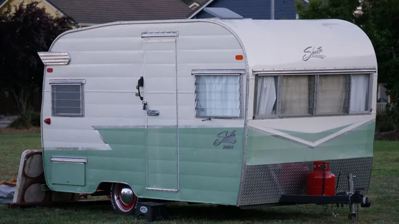 This Retro Winged Trailer Is A Nostalgic Choice For RV Camping In 1950s Style