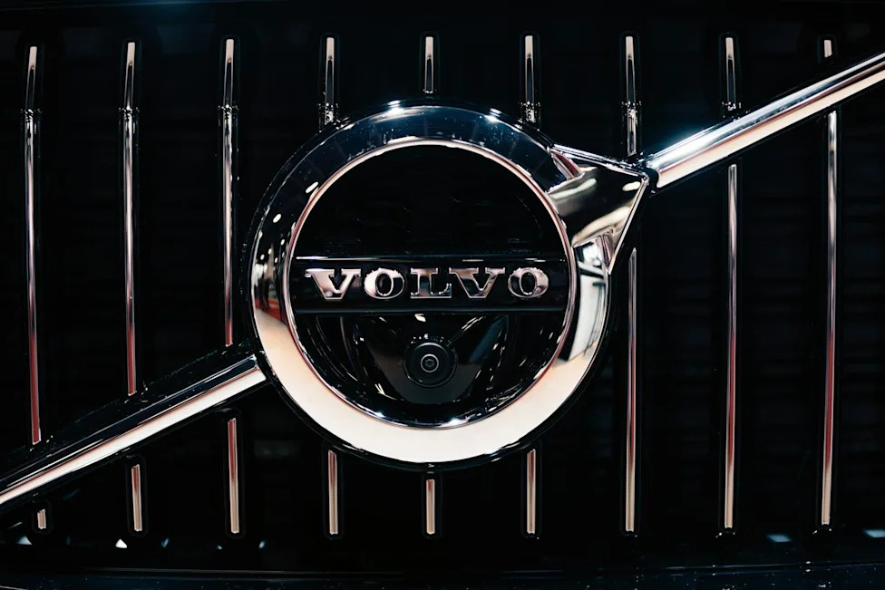 Volvo, Volvo's New OTA Update Lets Its EVs Warn Each Other About Deer