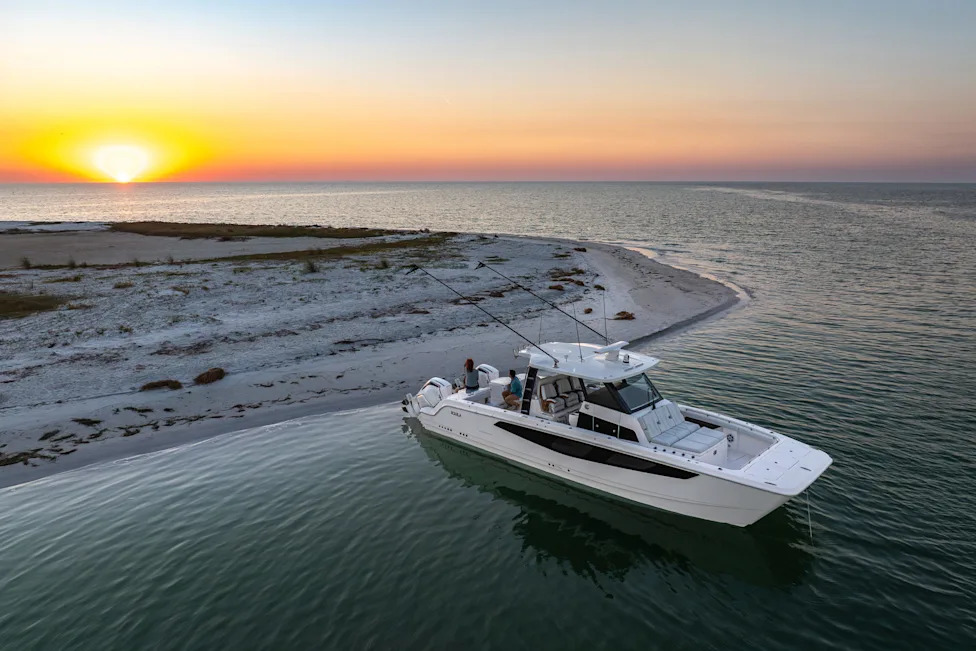 Aquila 36 Molokai Reviewed