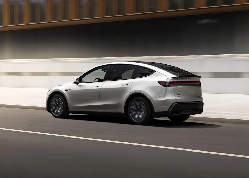 Tesla Model Y L Arrives Without a Feature Buyers Were Promised