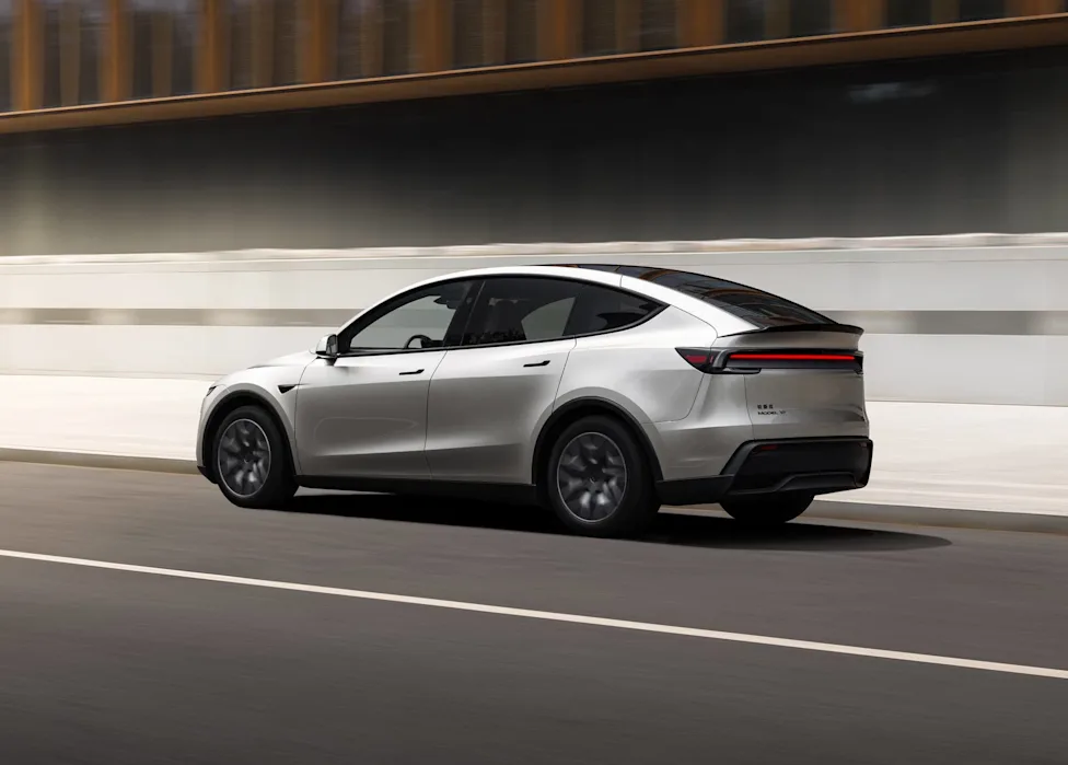 Tesla Model Y L Arrives Without a Feature Buyers Were Promised
