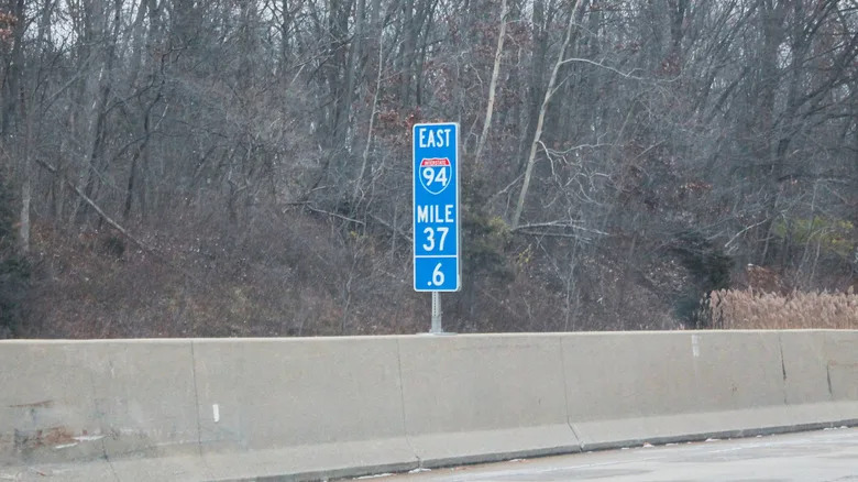 Mile Marker Signs Are Way More Important Than You Probably Realize