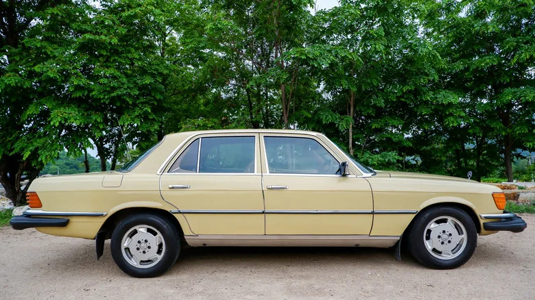Why Cars From The '70s Have Those Giant Bumpers