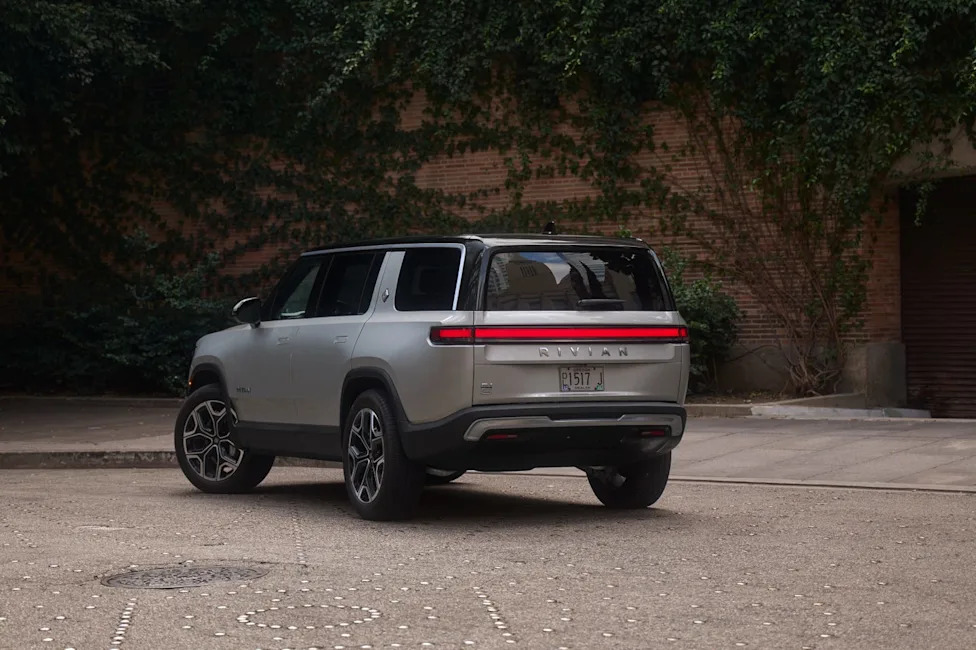 The 2027 Rivian R1S and R1T EVs Are Now Better at Coddling and Trail Tackling