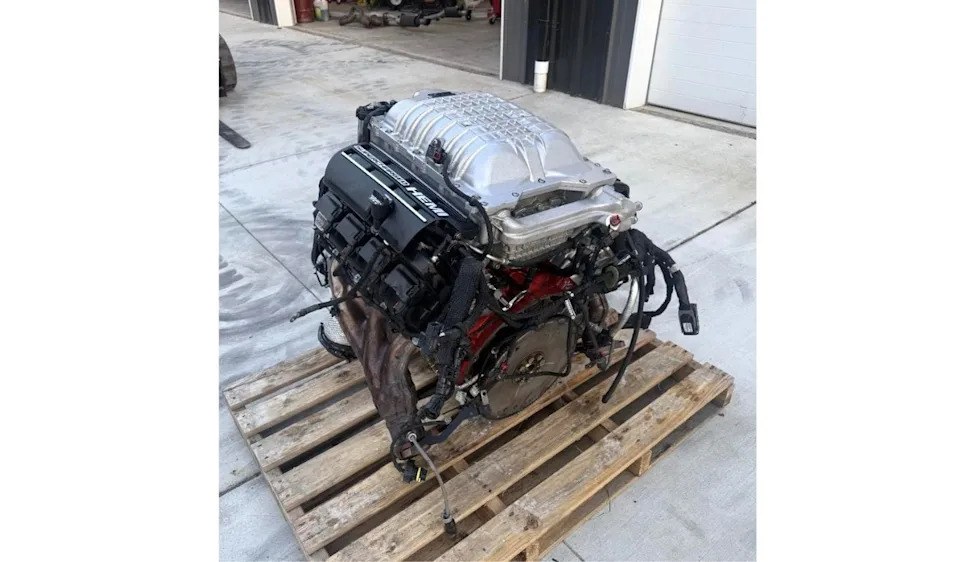 A Wrecked Charger Jailbreak Left Behind This 807-HP Hellcat Redeye V8 — And It's Up For Grabs