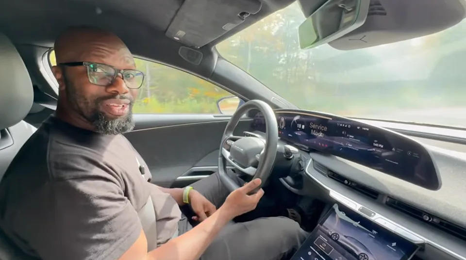 YouTuber Gets 2 ‘Completely Dead’ $140K Lucid EVs Running Again – But There’s a Catch