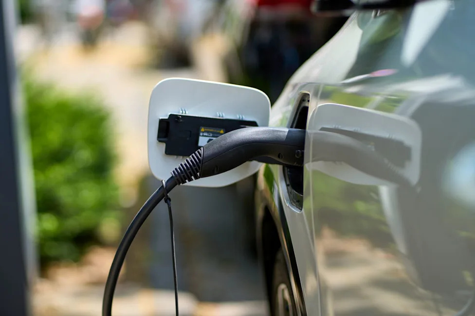 Chevrolet, Chevrolet gives EV buyers free dealership charging as Peru's plug-in boom accelerates