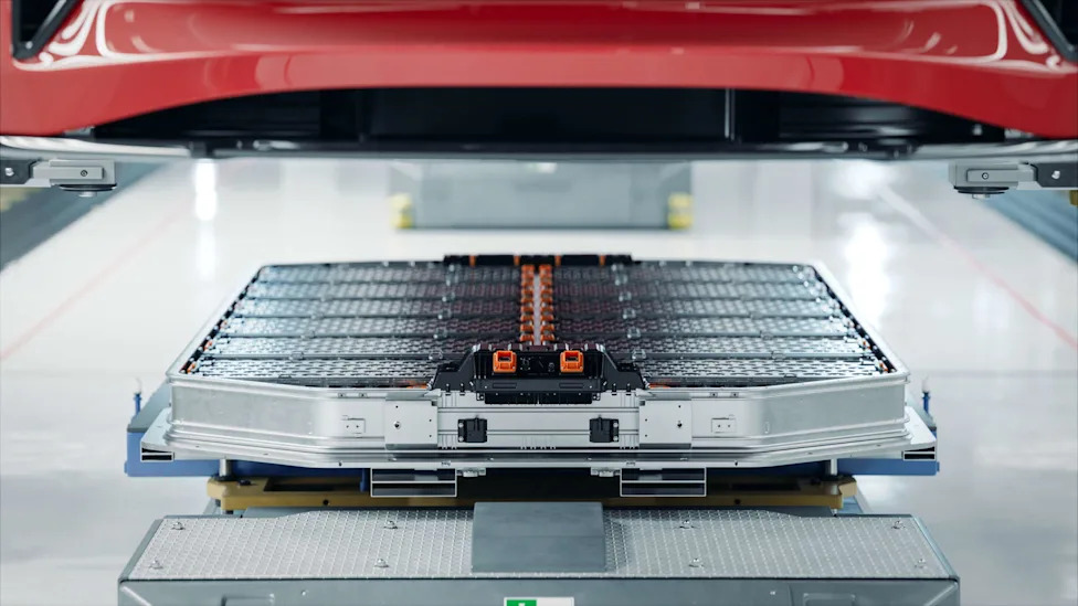 New sodium-ion batteries could make city EVs, winter driving, and backup power cheaper