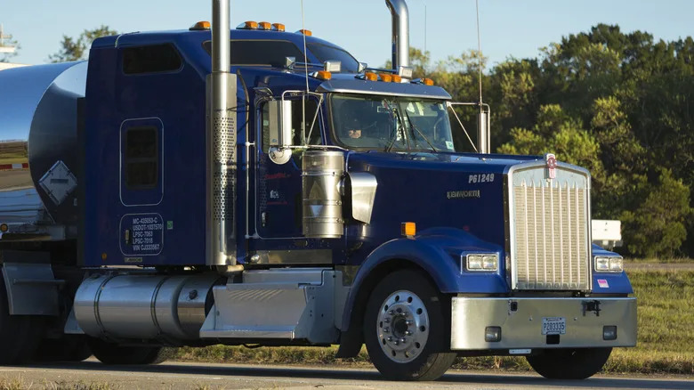 What's The Difference Between Axle-Forward And Axle-Back Trucks?