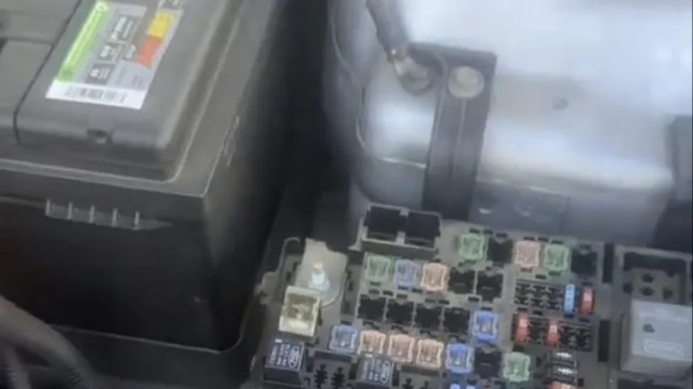 Mechanic Shows off a Quick Way To Check if Your A/C Is About To Fail