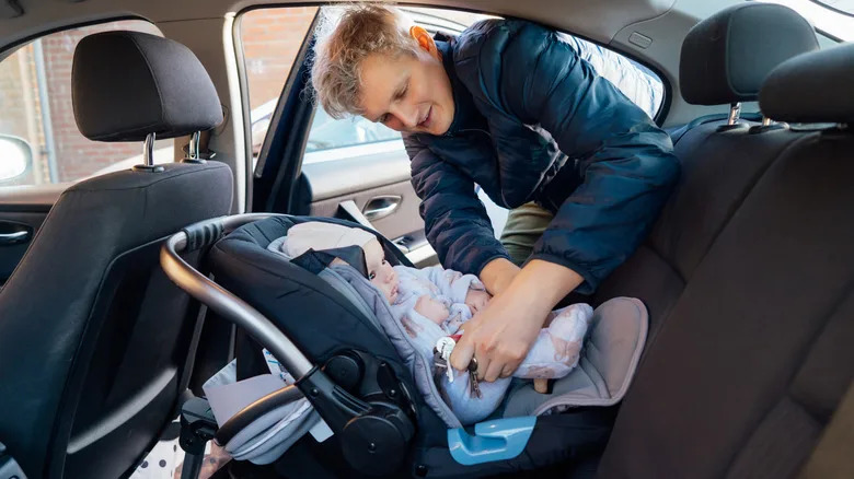 3 Common Mistakes That Put Kids At Risk In Car Crashes According To IIHS