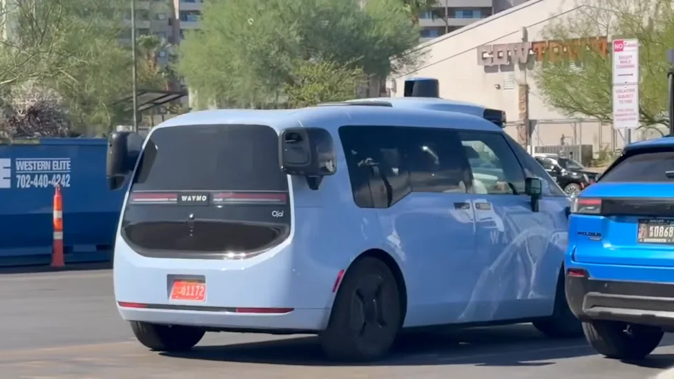 EV Drivers Say Waymo Robotaxis Are Creating Long Lines at Las Vegas Chargers