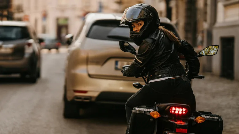 Dead Red Laws: Every US State Where It's Legal For Motorcycles To Run A Red Light
