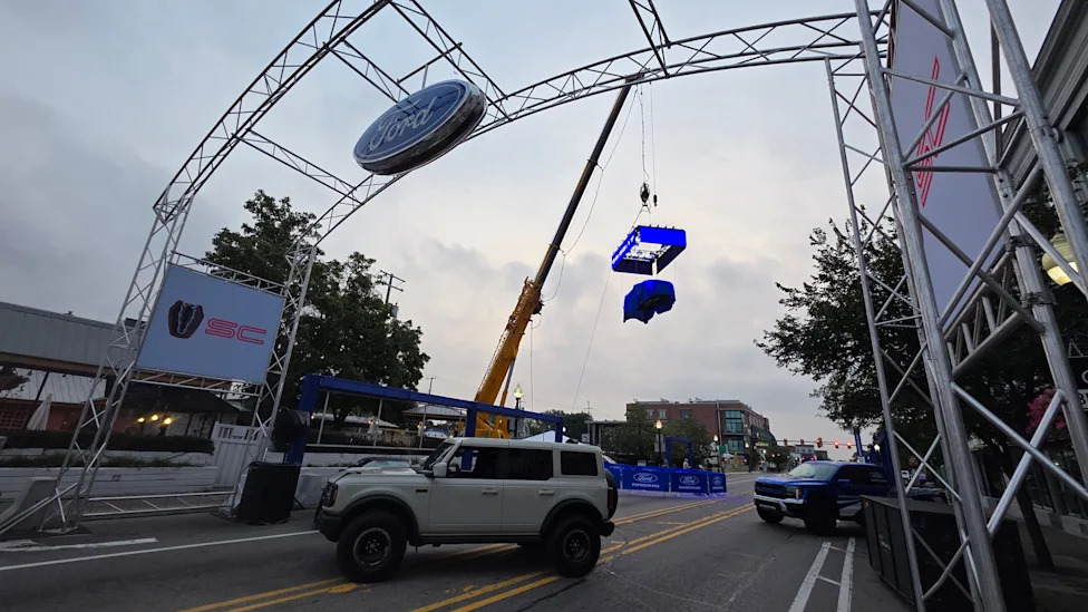 Sun (and Mustang Dark Horse SC Convertible) rises on Friday Dream Cruise