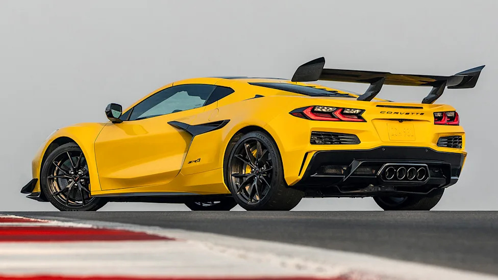 Darn: Some Chevy Corvette ZR1 Owners Report Paint Chipping at 180 MPH and Above