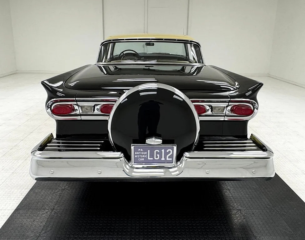 This Award-Winning 1958 Ford Fairlane 500 Skyliner Still Feels Like The Future