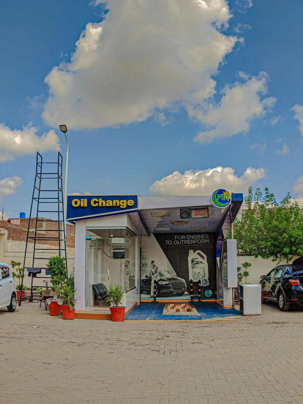 Man Claims a Dealership Set Him up After an Oil Change Went Badly