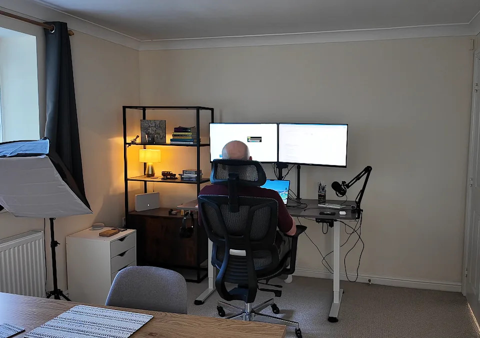 YouTuber Powers His Entire House for 24 Hours Using a Leapmotor EV