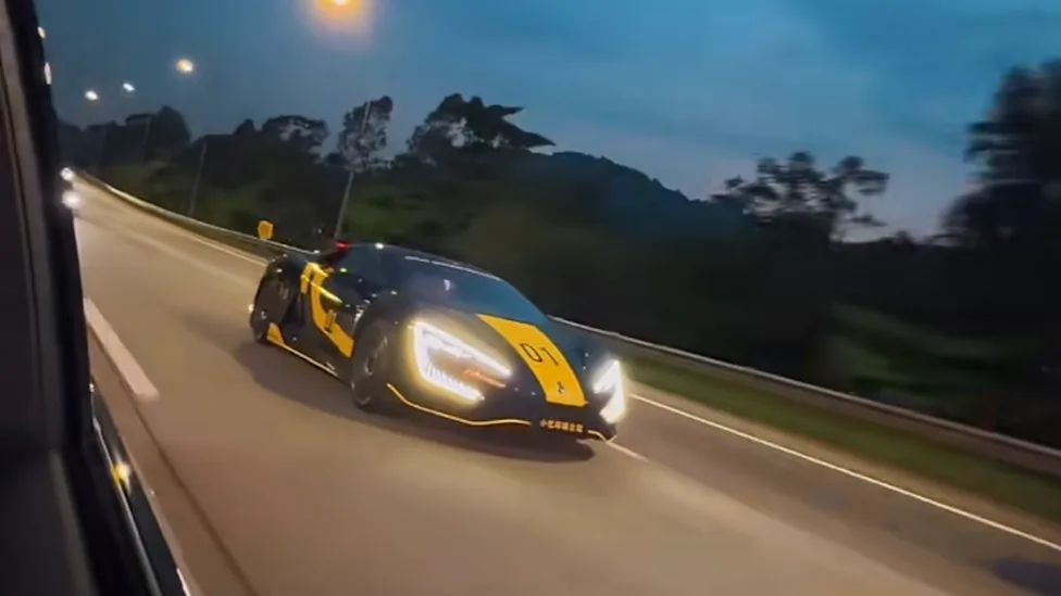 "Bro Really Said 'Yipee'": Yangwang U9 Xtreme Filmed Jumping Mid-Drive on Highway, and the Internet Cannot Handle It