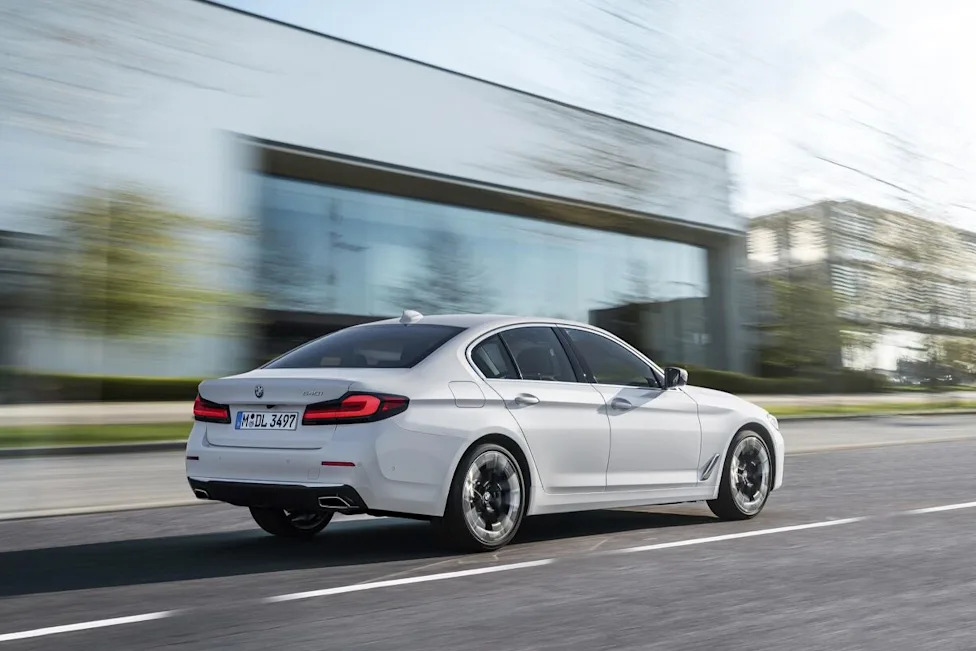 BMW Recalls Nearly 28,000 Cars Over Driveshaft Detachment Risks