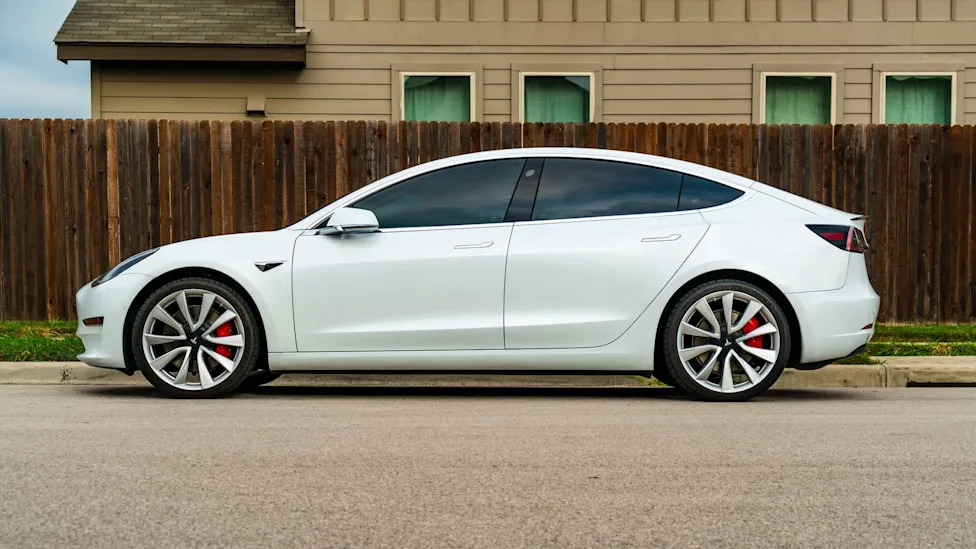 New Tesla owner buys a Model 3 Performance, then sees what non-owners get wrong