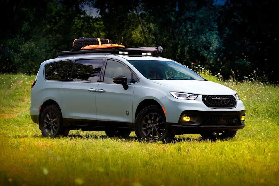 Chrysler, Chrysler Is Seriously Considering a Production Off-Road Minivan