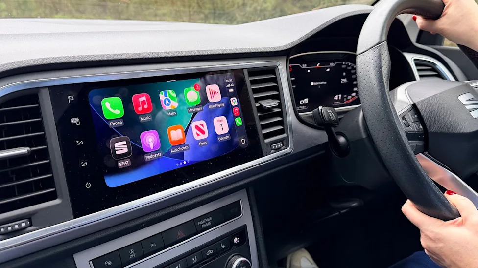 Apple CarPlay users experience weird goings-on when streaming music – now 