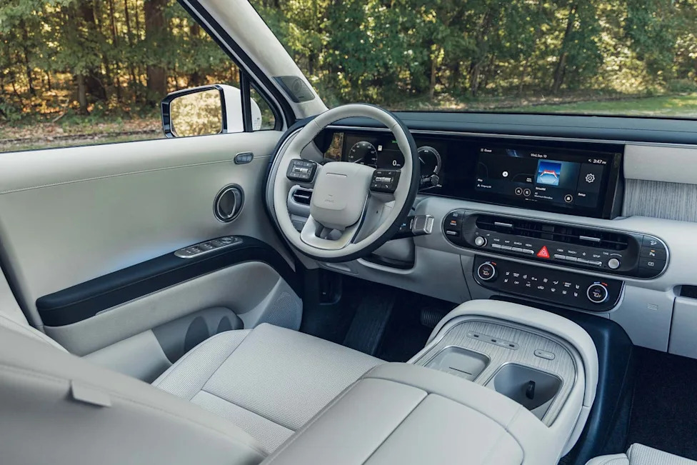 Which Version of the Hyundai Palisade Hybrid Gets You the Most for Your Money?