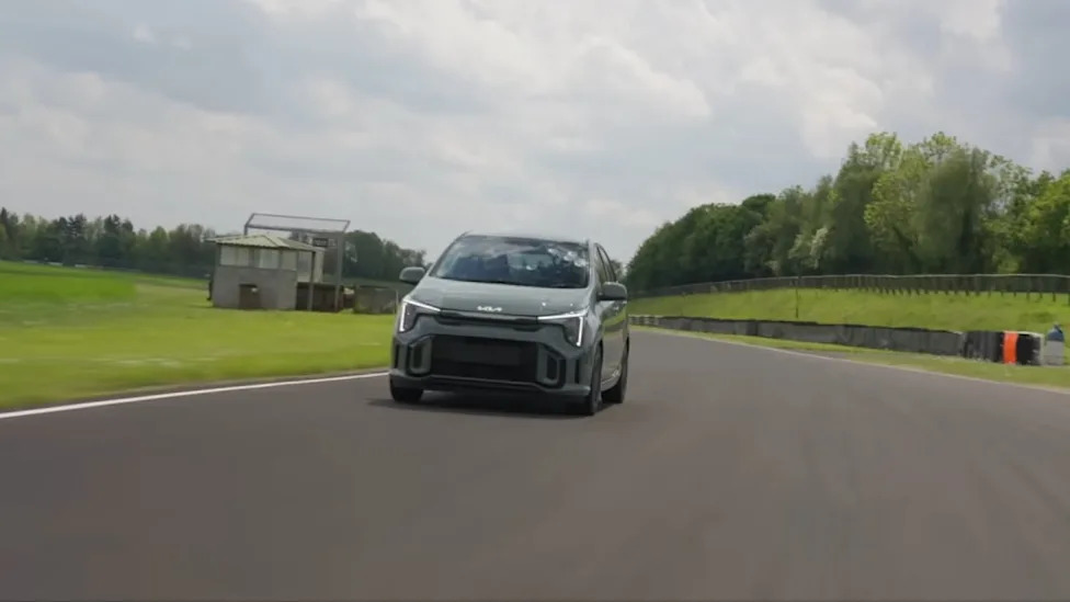 Drivetribe Shows How Weight Can Seriously Affect a Car's Performance