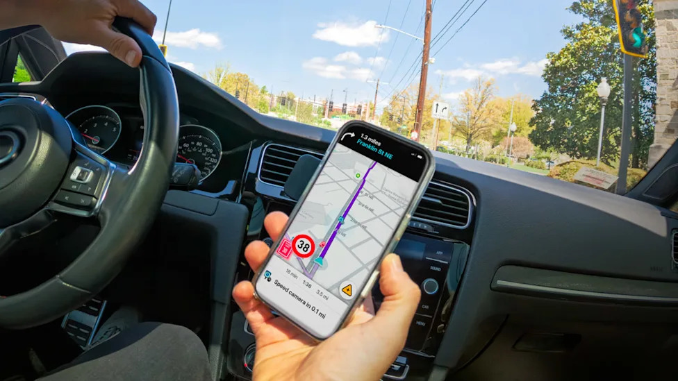 Your Next Car Will Know You’re Distracted Before You Do Thanks to Smart Rearview Mirrors
