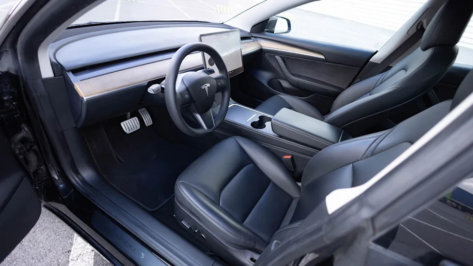 Tesla, Chinese EV executive says Tesla's FSD is the only 'first tier' self-driving system