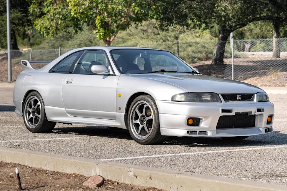 Nissan, Nissan GT-R, Nissan Skyline, Modified 1995 Nissan Skyline GT-R Attracts Attention as Auction Nears Close